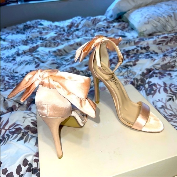 So Me Open Toe Bow Tie Heels - Picture 1 of 1